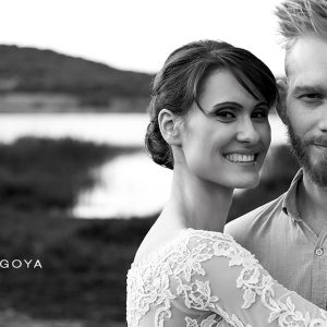 Esküvő párosfotózás jegyesfotó fekete-fehér